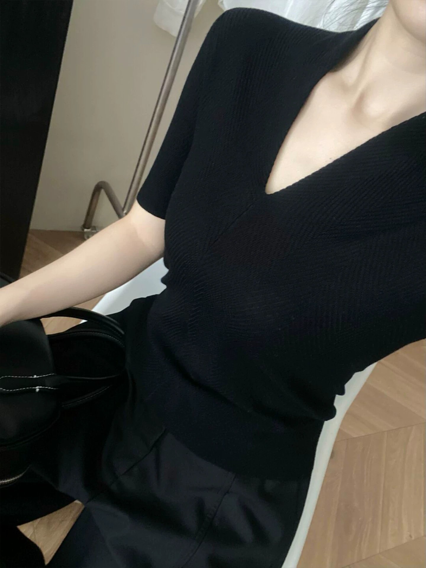 Light Luxury High-End White V- - Women Fashion Style ulasan dan harga